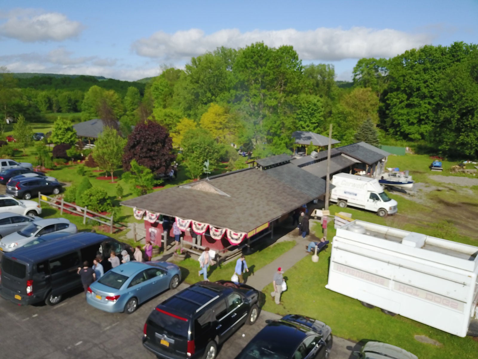 The landscaped grounds and barbecue stand at Bob's Barbecue